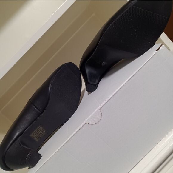 💯🔥JOURNEE COLLECTION LUU PUMP WOMEN'S SIZE 8 BLACK 🔥 - Picture 5 of 8